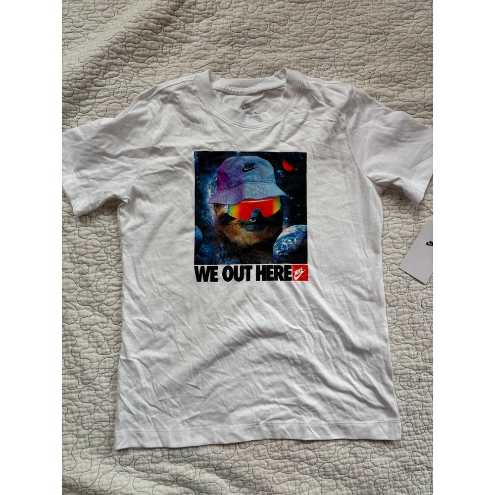 Nike‎ Kids We Out Here Space Sloth Graphic T-Shirt Short Sleeve Tee Size Large